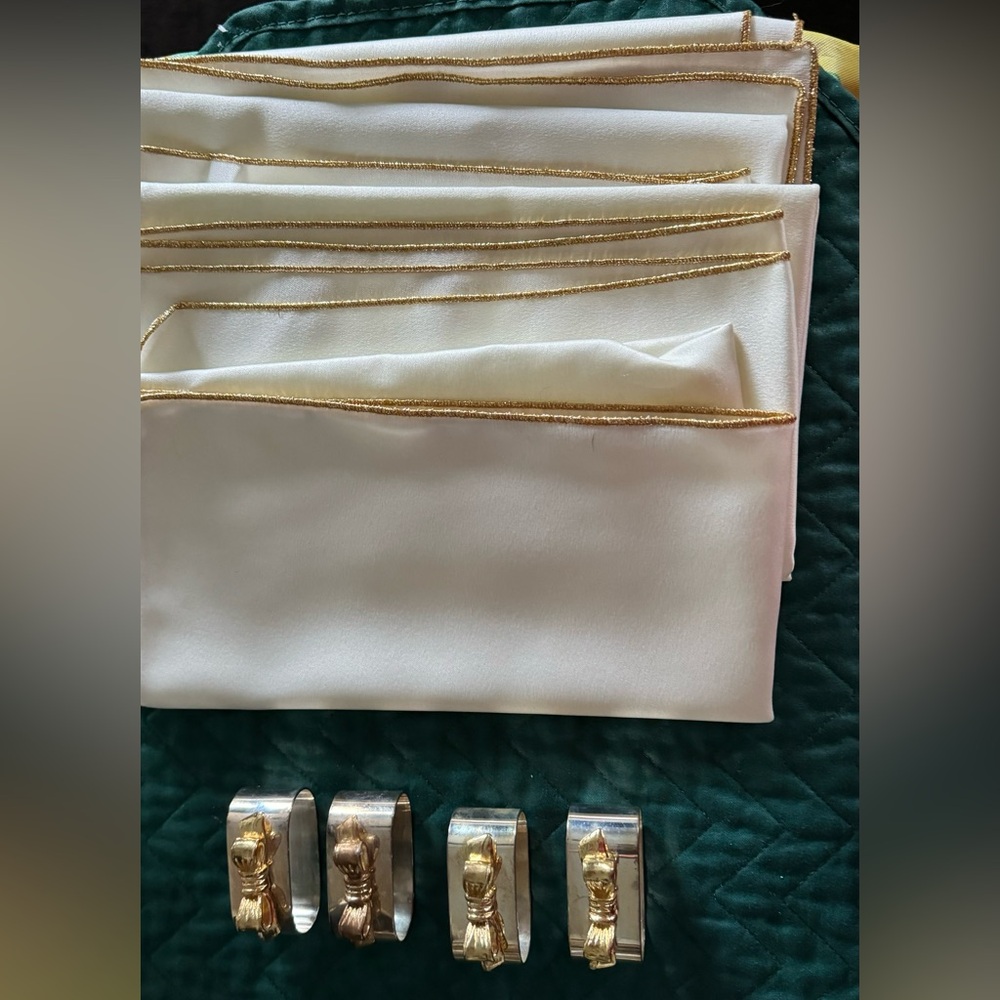 4 Napkins with Gold Bow Ring